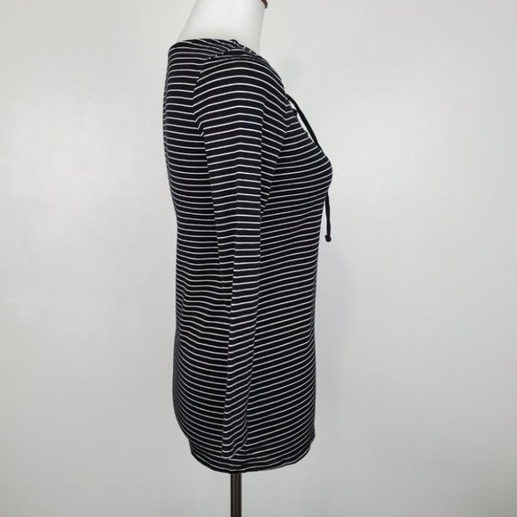 Old Navy Black W/White Stripes Grommet Lace Up V-Neck Knit Top, XS - Picture 5 of 9